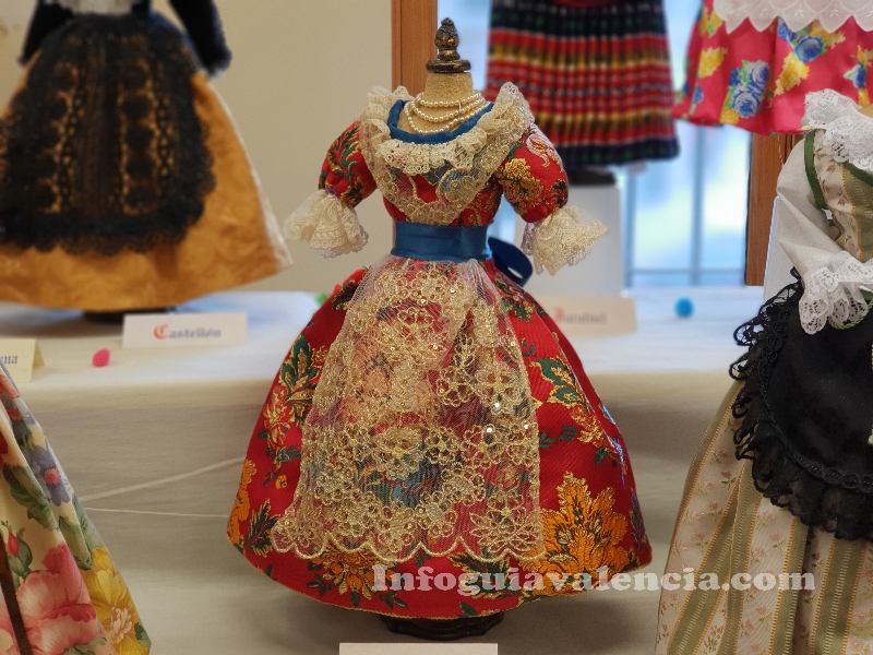 La RACV acoge una exposición de trajes regionales en miniatura