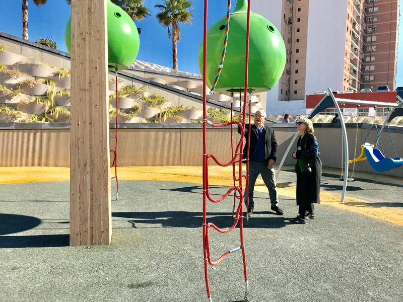 L’alcalde i la dissenyadora del Parc Central el visiten i reivindiquen la seua culminació 4 2019 02 13 Visita Parc Central Ribo Gustafson 3