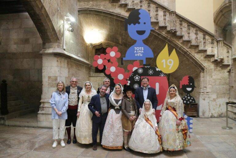 Ximo Puig recibió a los representantes de L'Antiga