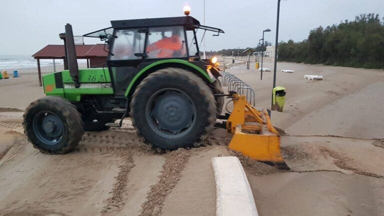 Limpieza de las playas después del temporal