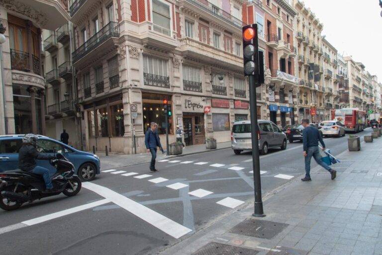 Nuevo paso de peatones en la calle de la Pau
