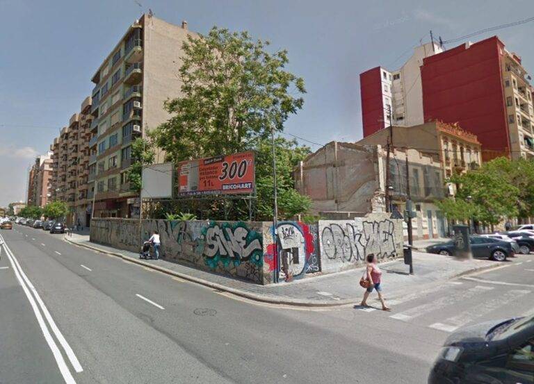 Empiezan las obras de ampliación de la acera entre San Vicente y Empar Iturbi