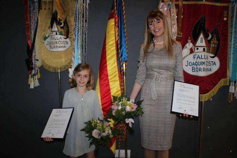 La Falla Joaquín Costa Burriana celebró el nombramiento de las Falleras Mayores de su 75 aniversario
