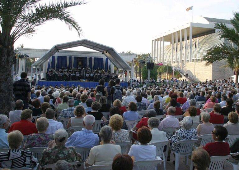 Torna la música de la Banda Municipal als jardins del Palau de la Música