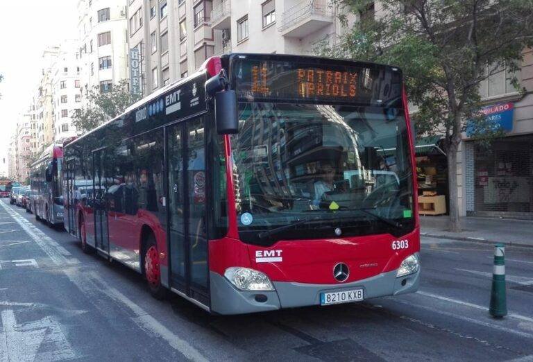 La linea 11 de la EMT estrena nuevos autobuses de tecnología híbrida