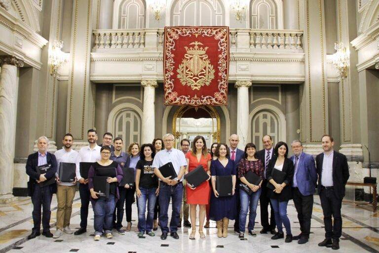 Los regidores y las regidoras electas han recibido las Carpetas del Buen Gobierno