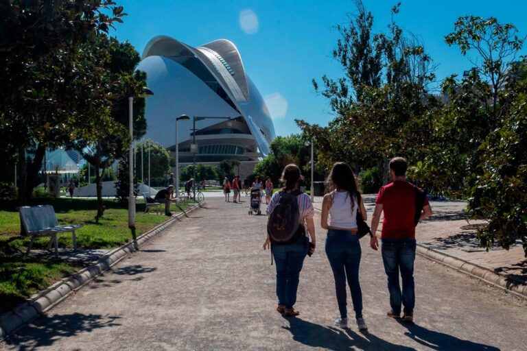 L’alcalde defén la taxa turística a València com a ajuda al pagament de servicis