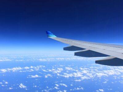 Arribar per avió a València / Llegar por avión a València