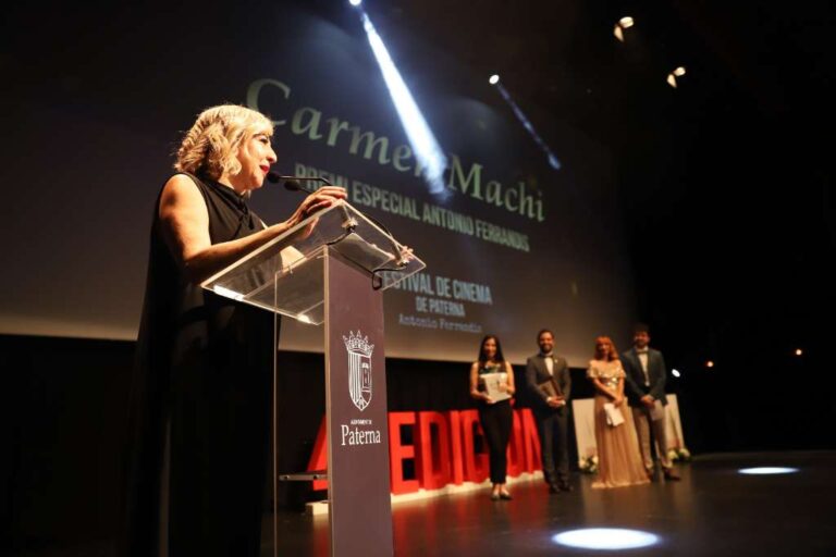 Carmen Machi premio honorífico en Paterna