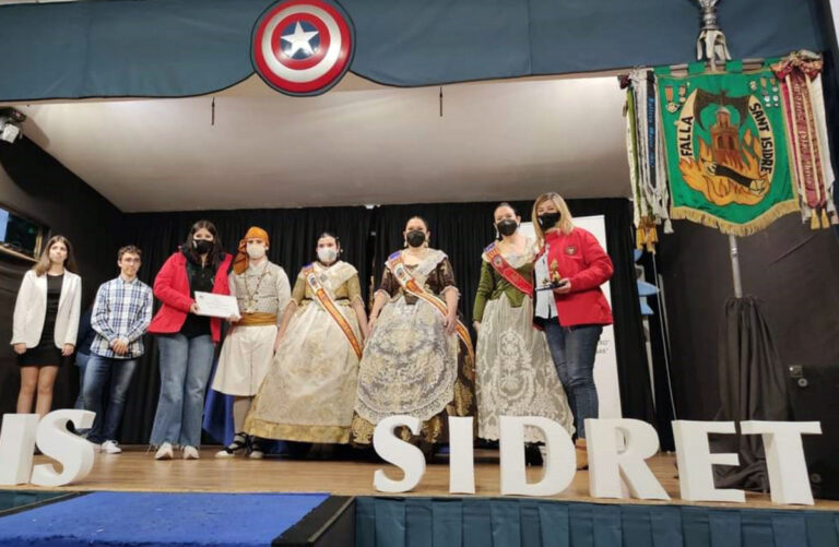 La Falla San Isidro celebró la Fireta Solidaria y los Premios Sidret
