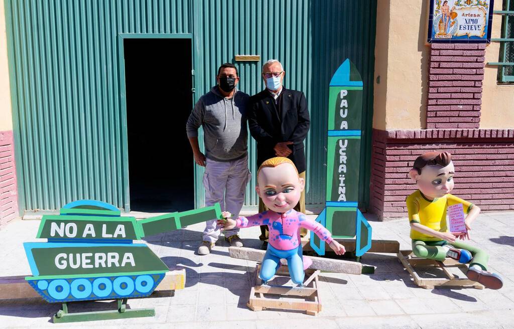 Visita municipal als tallers fallers 7 2022 03 08 visita tallers fallers 4