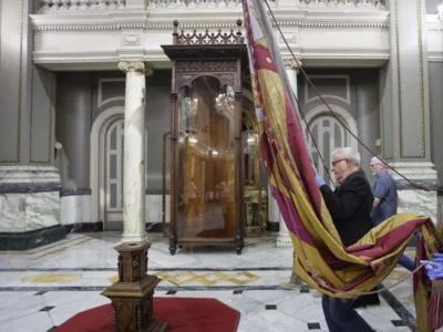 Reial Senyera al Saló del Cristall - Real Señera en el Salón de Cristal