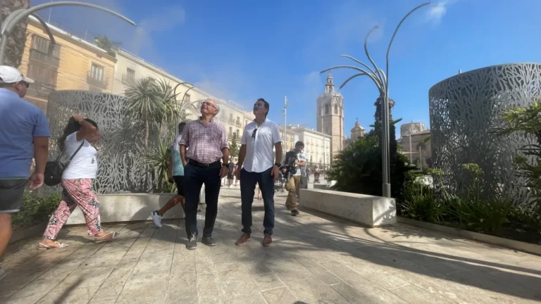 València recupera la plaza de la Reina para la ciudadanía