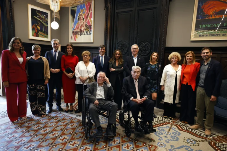 València entrega los honores y distinciones a sus hijos e hijas predilectas y a tres entidades sociales