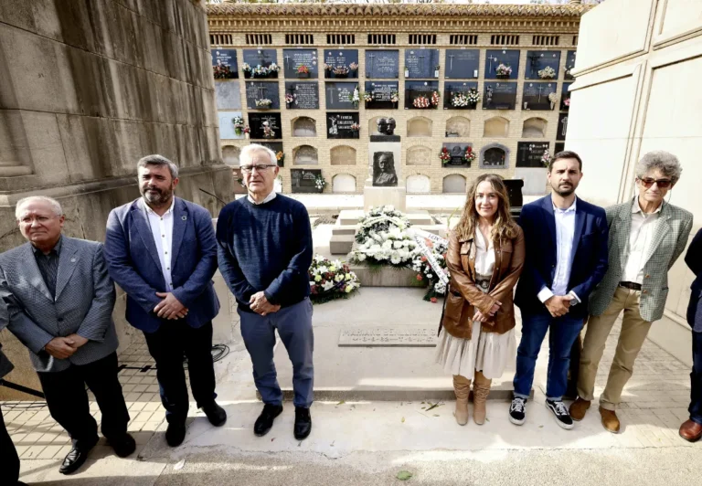 València hace una ofrenda floral en homenaje a Mariano Benlliure