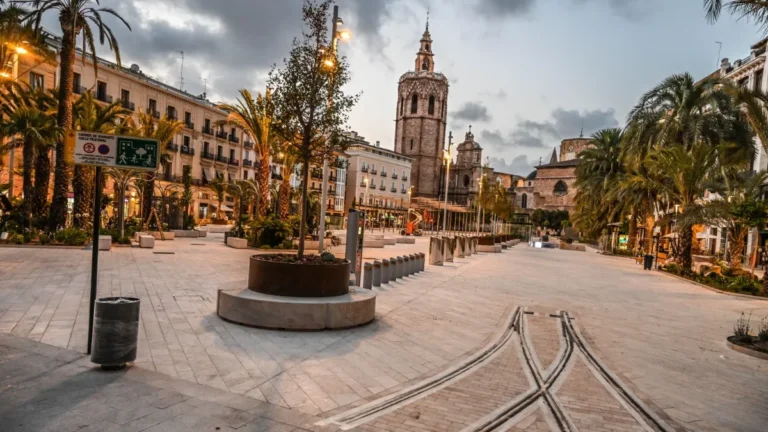 València premiada por el nuevo pavimento de la plaza de la Reina