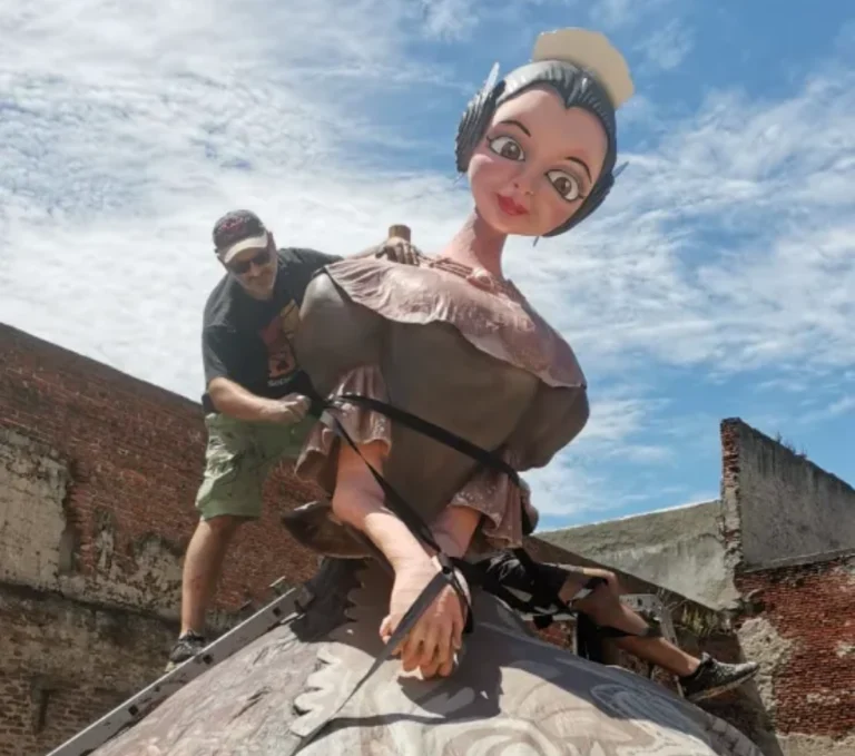 Montevideo celebra la fiesta de las fallas
