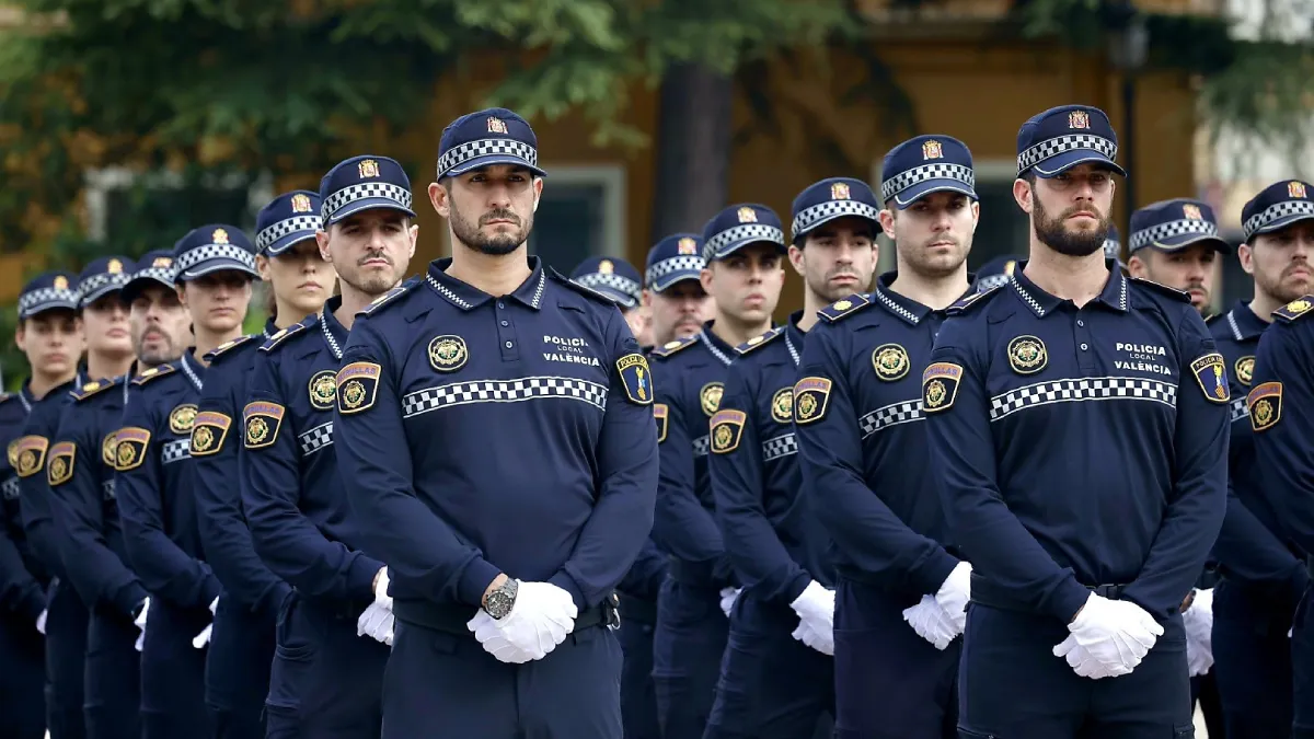 La nueva policía de proximidad y convivencia llega a 282 miembros 4 policia de proximitat - policía de proximidad