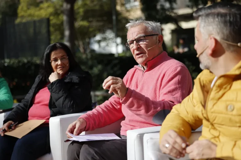 Ribó visita Montolivet en un encuentro con vecinos y vecinas y destaca la mejora de la movilidad y el modelo de ciudad sostenible