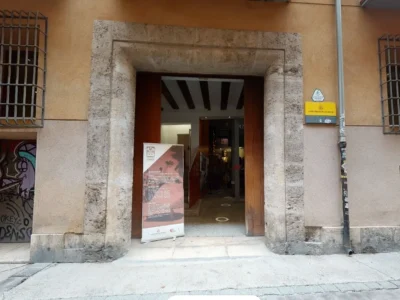 Casa de les Roques, Casa de las Rocas