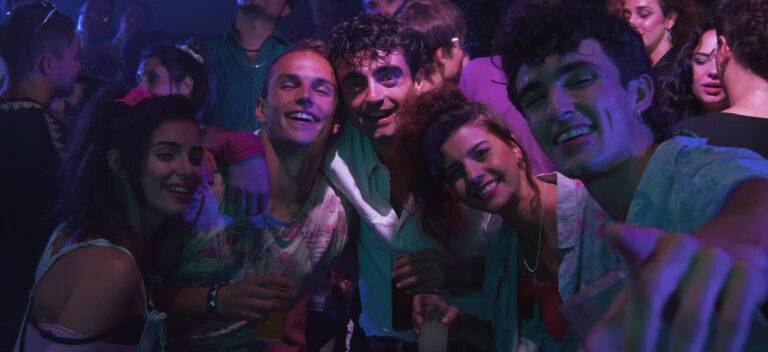QUAN NO ACABA LA NIT (Cuando la noche no termina): La Ruta del Bakalao revive en la gran pantalla el 27 de octubre