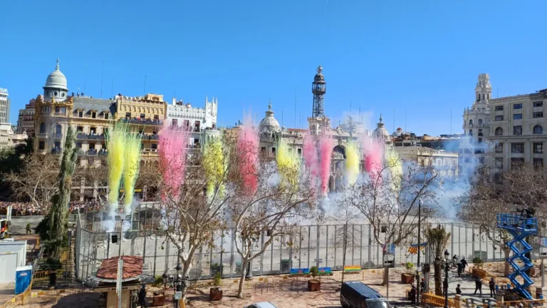 Mascletà del 6 de març: Un Espectacle que Enamora a València