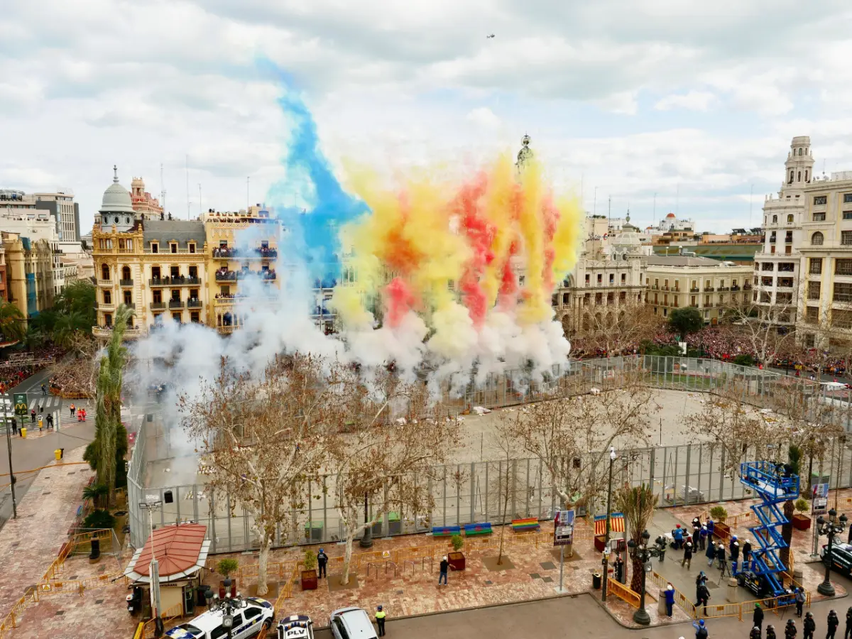 Mascletá del 2 de marzo de 2024: la Senyera volvió al cielo de Valencia 1 Mascletà del 2 de març, mascletà del 2 de marzo