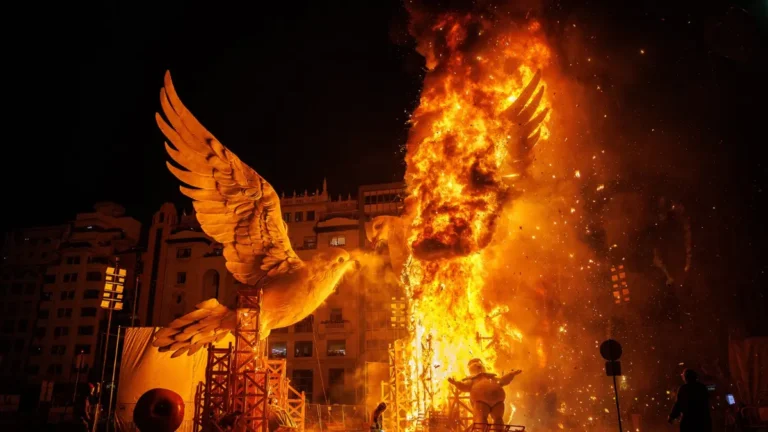 La Cremà de les Falles 2024: final i principi de la festa
