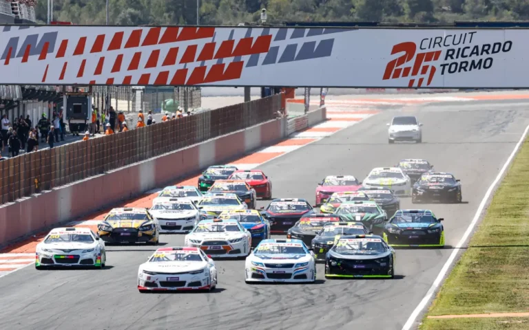 Vittorio Ghirelli y Liam Hezemans: Triunfos Destacados en la Euro NASCAR València 2024 en el Circuito Ricardo Tormo de València