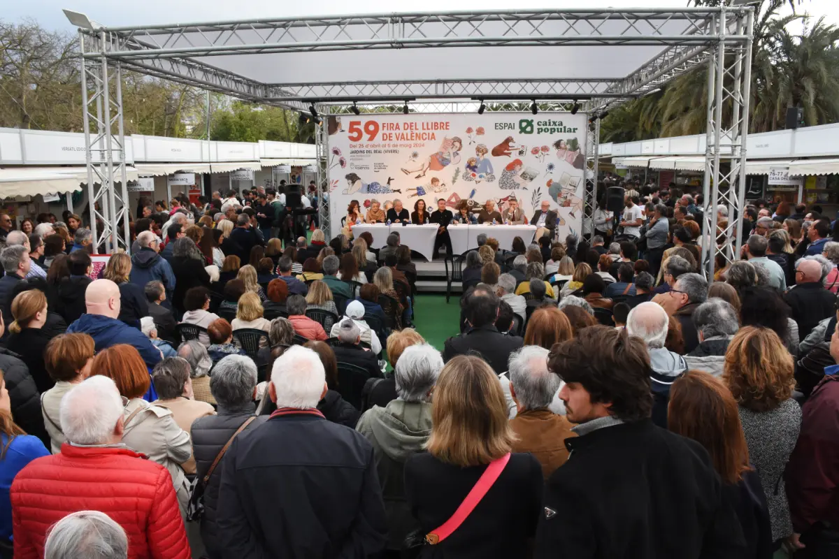 La Fira del Llibre de València 2024 Premia Paco Roca i Homenatja Fernando G. Delgado 1 Premi Trajectòria 2024, paremi paco roca, homenatge Fernando G. Delgado, Premio Trayectoria 2024, homenaje Fernando G. Delgado, Fira del Llibre de València, Feria del Libro de València