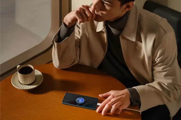La duració de la bateria d'un smartphone, factor clau per al 87% dels valencians en la seua compra, segons OPPO