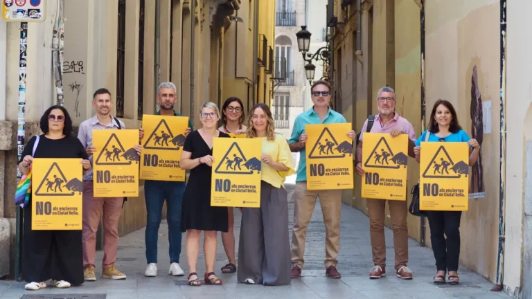 Compromís ompli Ciutat Vella de cartells contra l'encierro infantil