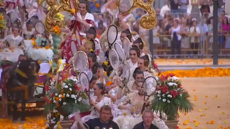 La Batalla de Flores de València en À Punt