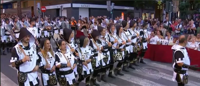À Punt retransmite las entradas de Moros y Cristianos de Ontinyent 2024