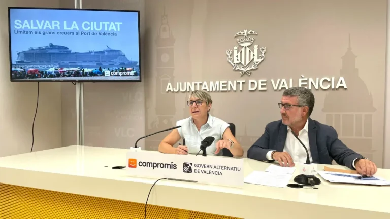 Compromís denuncia l'arribada de 14.000 creueristes a València: alt cost ambiental i escàs impacte econòmic