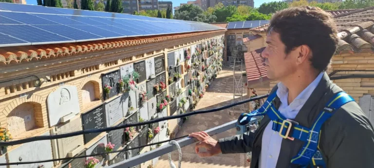 Les plaques solars del cementeri municipal de Campanar seran les primeres a connectar-se a la xarxa elèctrica