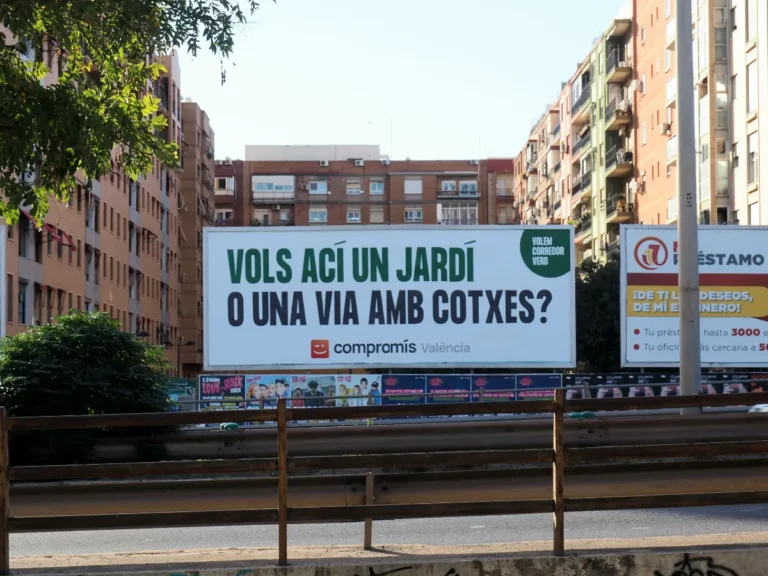 Compromís desplega una pancarta reclamant el corredor verd per al Bulevard García Lorca