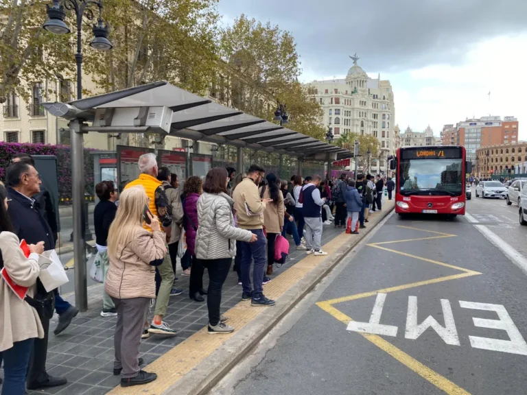 Compromís exigix solucions urgents al col·lapse de l'EMT després de la DANA