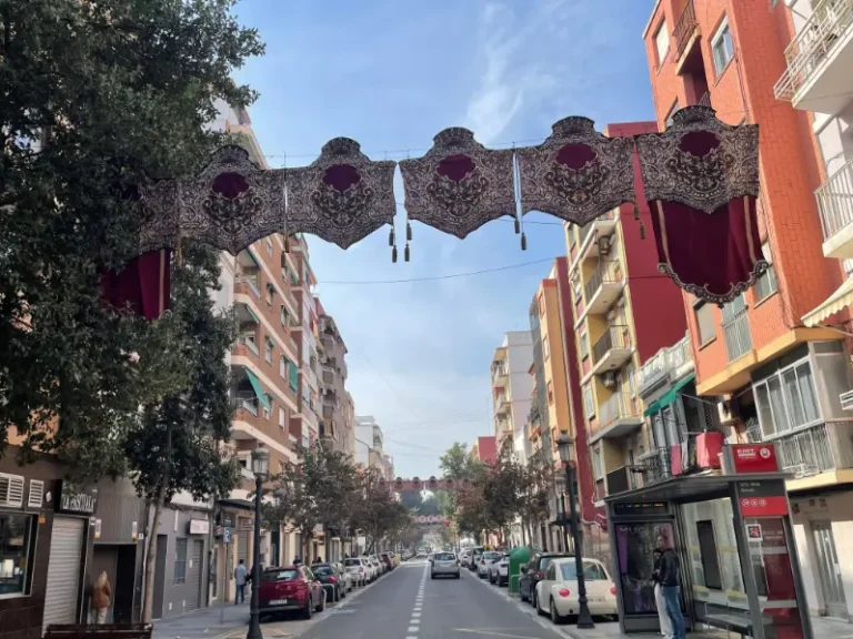 La Calle de la Reina brilla para el centenario de la Semana Santa Marinera de València