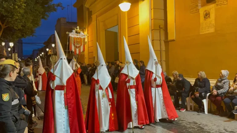 Bando Semana Santa Marinera 2025: polémica y críticas de Compromís