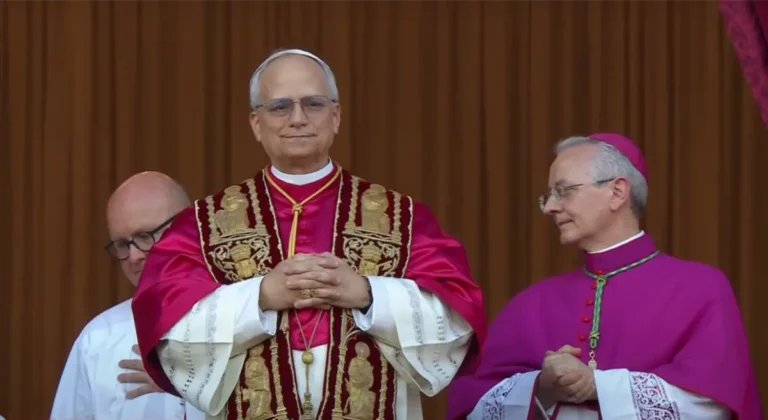 Robert Francis Prevost, León XIV: el primer papa estadounidense que quiere "construir puentes con el diálogo"