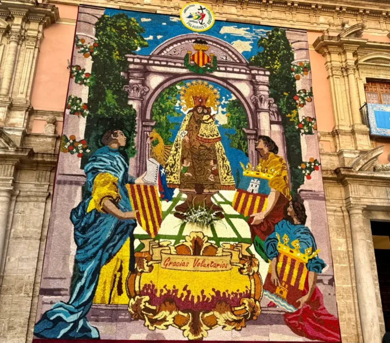 Tapiz de la Virgen 2025: Simbolismo y artesanía en flor