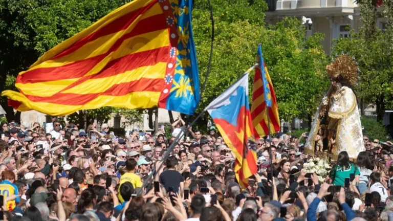 El Traslado de la Virgen de los Desamparados 2025: Una Devoción que Desborda València