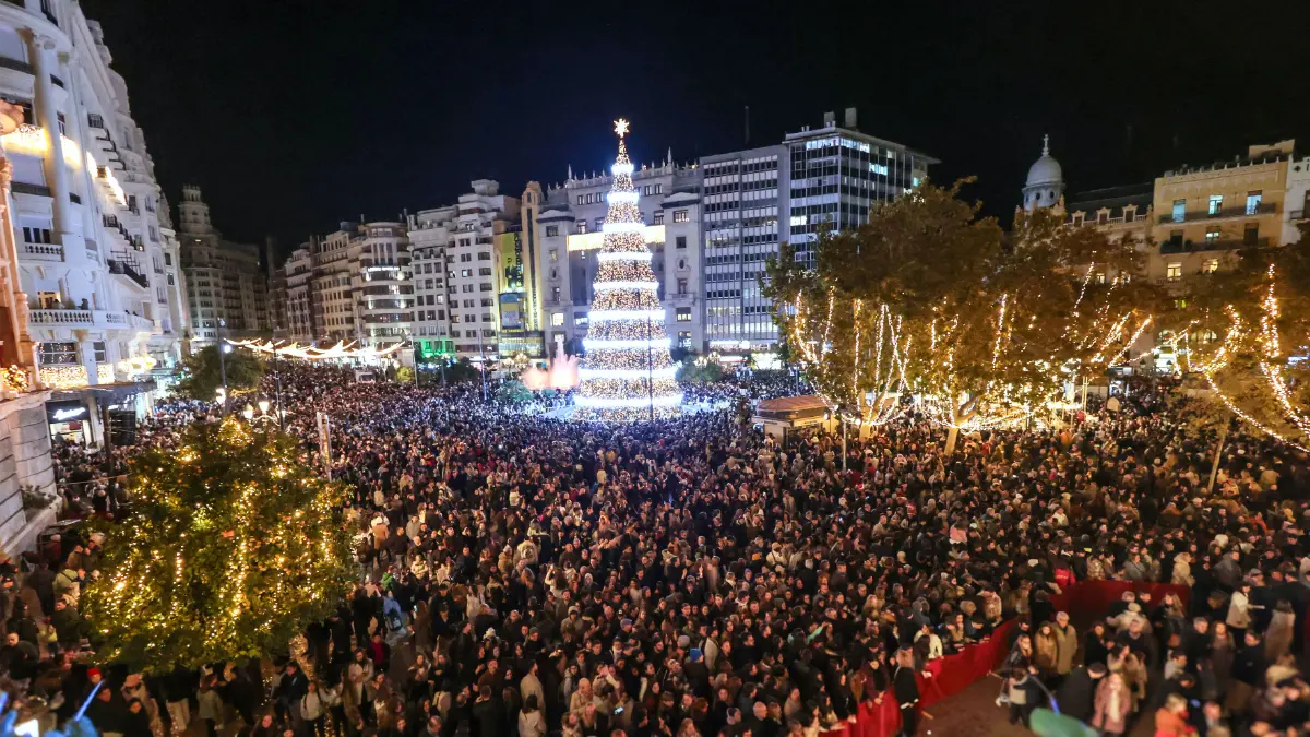 València: Actualidad, turismo y todo lo que tienes que saber sobre la ciudad 20 La música enciende la Navidad en la plaza del Ayuntamiento de València