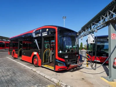 punts de recàrrega ultraràpida EMT València a les cotxeres de Sant Isidre, puntos de recarga ultrarrápida EMT València
