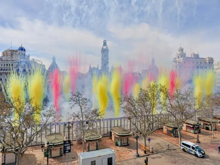 La mascletà del 18 de març de les Falles 2026 encén la plaça amb FX Caballer abans de la Nit del Foc