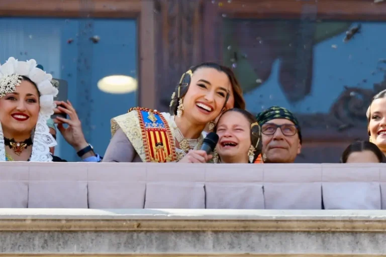 La mascletà del 19 de març tanca les Falles 2026 amb 220 quilos de pólvora a la plaça de l’Ajuntament