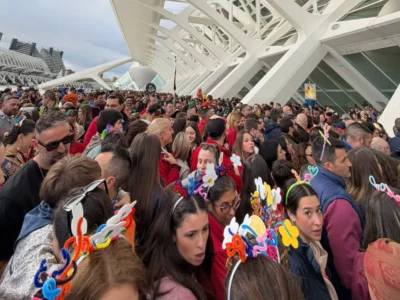 col·lapse en la recollida del ninot infantil 2026 / colapso en la recogida del ninot infantil 2026