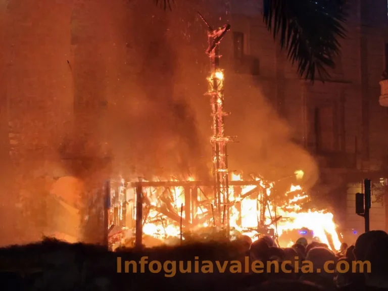 La cremà de les falles municipals 2026 posa fi a València es mou i Hope