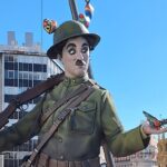 La falla municipal de València 2026 lluïx la figura central de Charles Chaplin